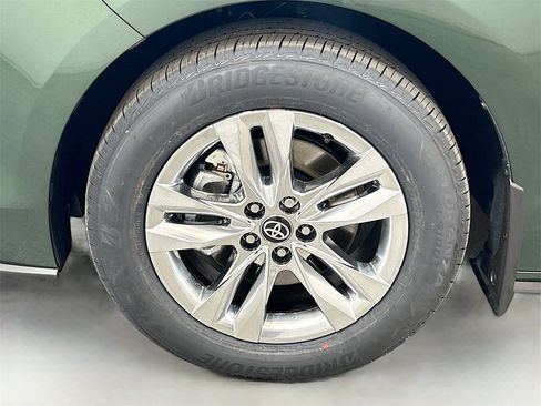 New 2026 Toyota Sienna Limited image 32