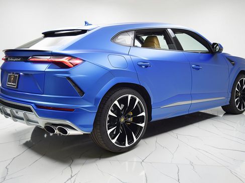 Used 2022 Lamborghini Urus AWD/4WD image 9