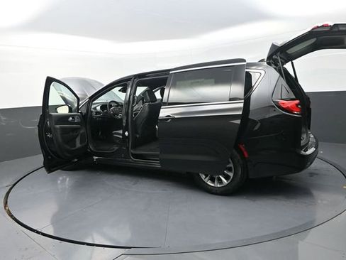 New 2026 Chrysler Pacifica Limited image 31
