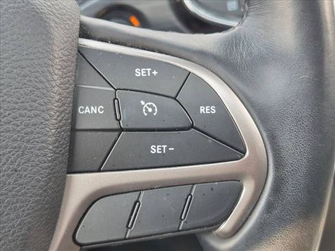 Used 2019 Jeep Grand Cherokee Limited AWD/4WD image 14