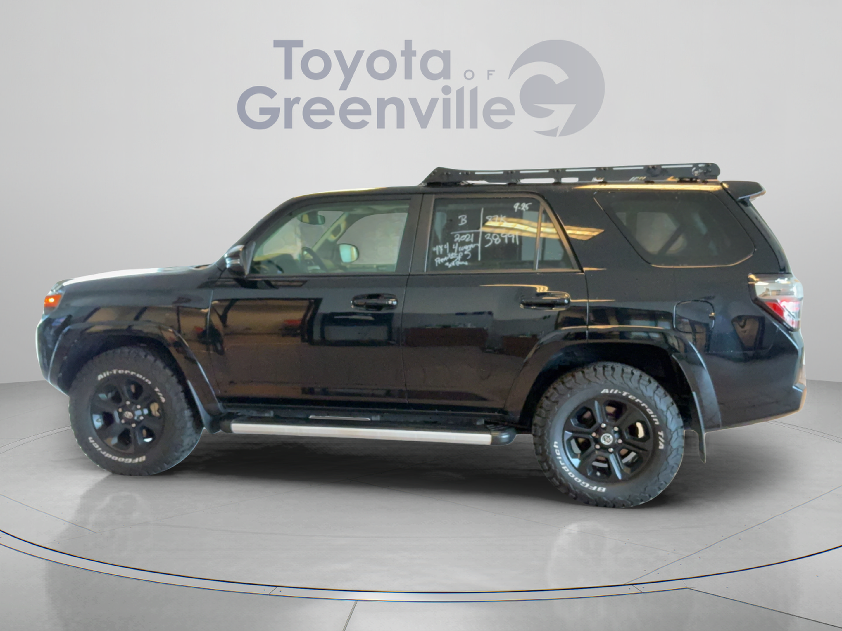 Used 2021 Toyota 4Runner SR5 Premium AWD/4WD image 2