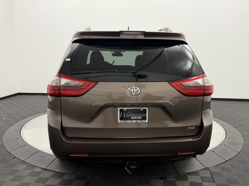 Used 2020 Toyota Sienna XLE FWD image 6