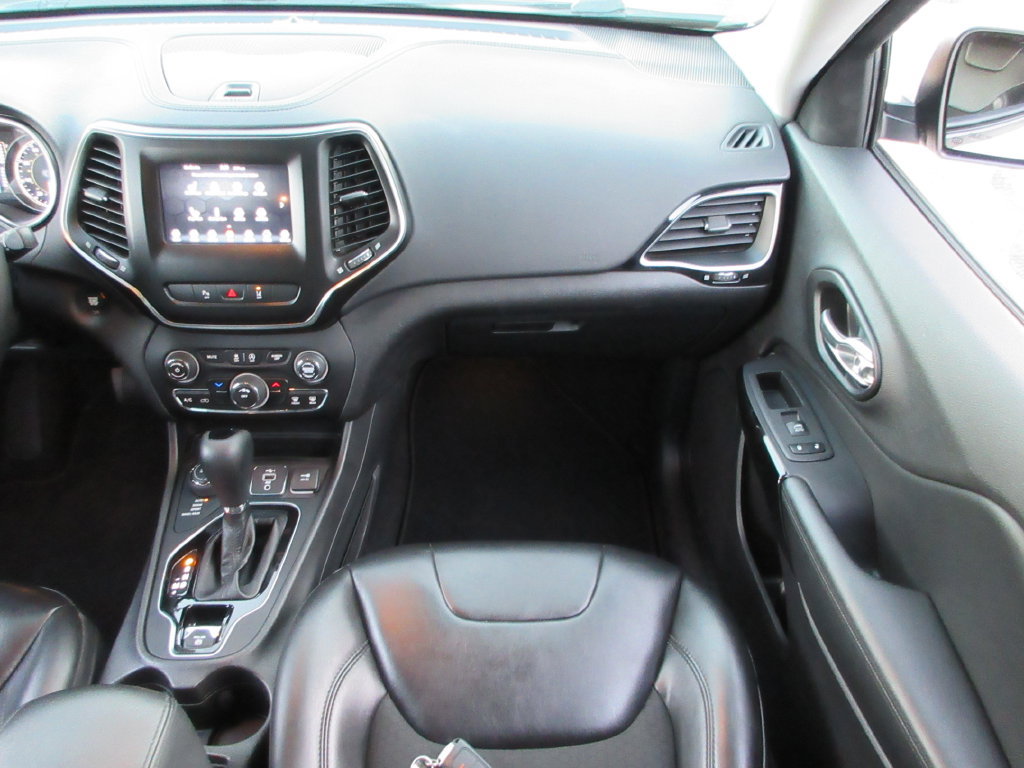 Used 2021 Jeep Cherokee Latitude Plus AWD/4WD image 16
