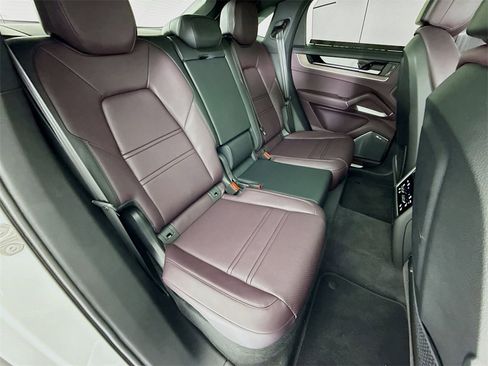 New 2025 Porsche Cayenne Coupe image 29