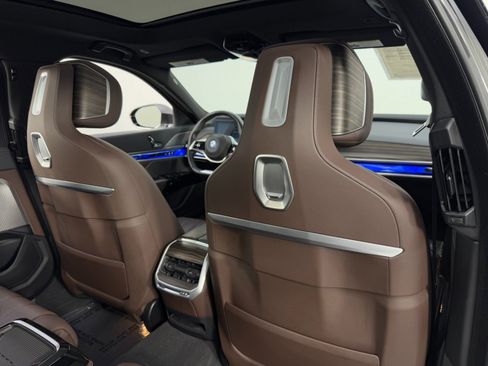 Used 2024 BMW i7 eDrive50 w/ M Sport Package image 45