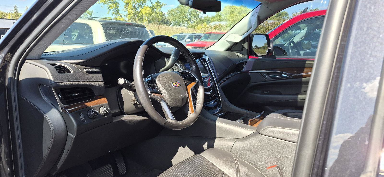 Used 2019 Cadillac Escalade Luxury w/ LPO, Radiant Package AWD/4WD image 9