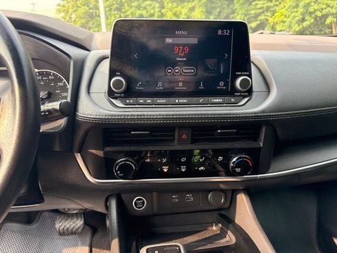 Used 2023 Nissan Rogue S AWD/4WD image 17