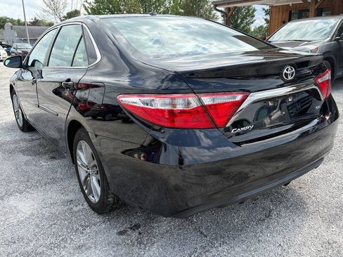 Used 2015 Toyota Camry SE w/ Moonroof Package FWD image 6