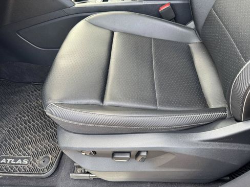 Used 2023 Volkswagen Atlas Cross Sport SE FWD image 28