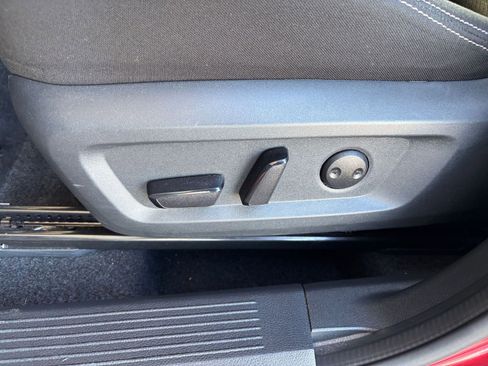 Used 2025 Nissan Rogue SV FWD image 22