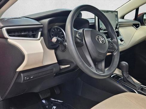 Used 2021 Toyota Corolla LE FWD image 9