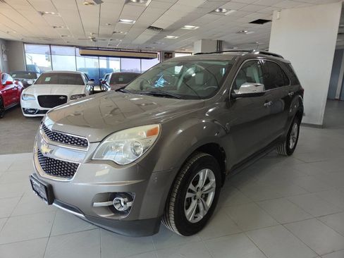Used 2010 Chevrolet Equinox LT w/ Chrome Appearance Package FWD image 3