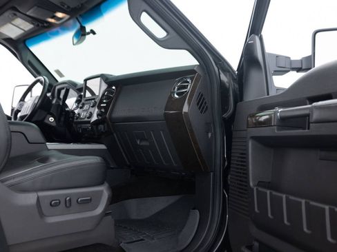 Used 2015 Ford F250 Platinum w/ FX4 Off-Road Package AWD/4WD image 35