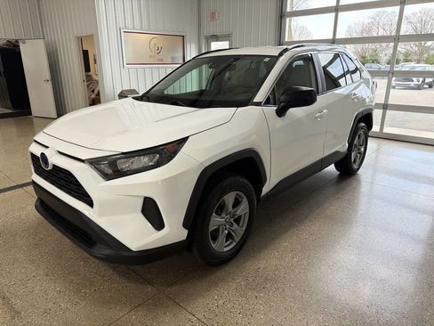 Used 2022 Toyota RAV4 LE image 22