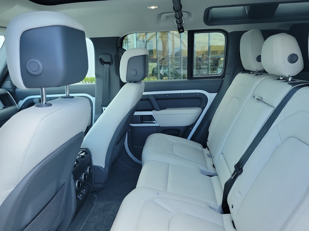 Certified 2023 Land Rover Defender 110 SE AWD/4WD image 15