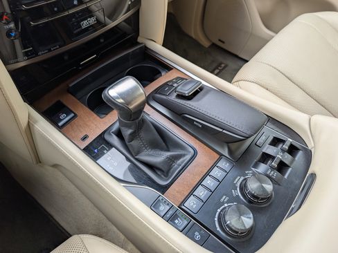 Used 2017 Lexus LX 570 4WD image 22