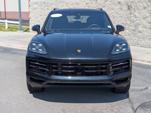 Certified 2025 Porsche Cayenne image 10