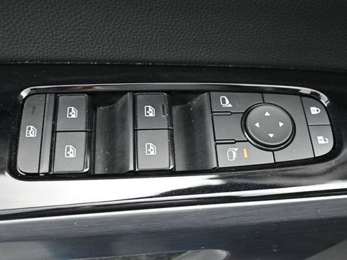 Used 2025 Nissan Pathfinder SL FWD image 14