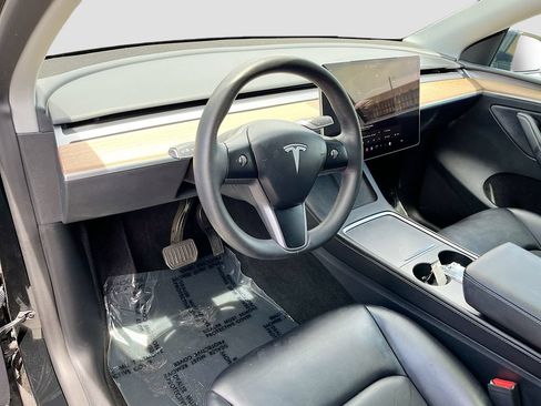 Used 2024 Tesla Model Y Long Range AWD/4WD image 9