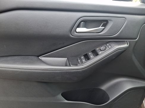 Certified 2025 Nissan Rogue SV image 12