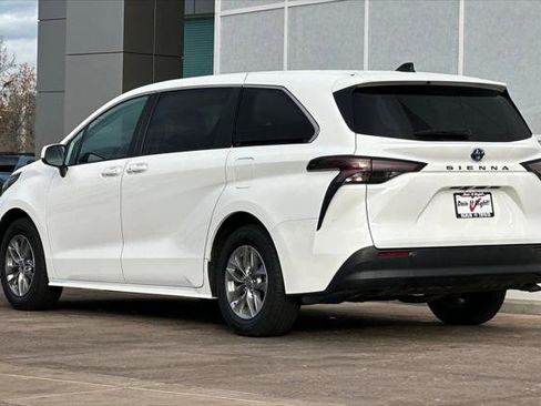 Certified 2024 Toyota Sienna LE image 7