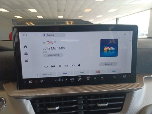 New 2025 Ford Explorer Active w/ Active Comfort Package image 30