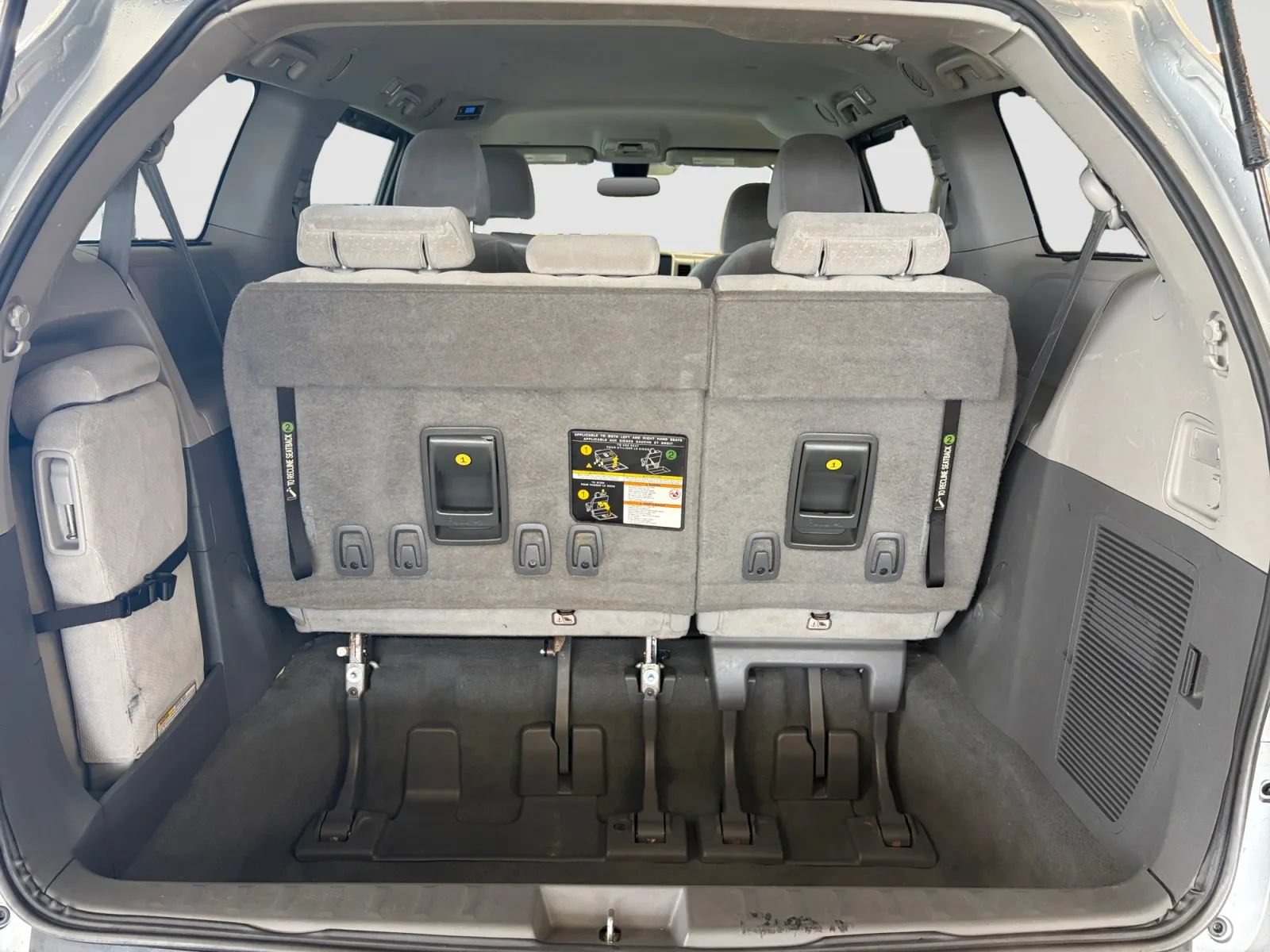 Used 2020 Toyota Sienna LE FWD image 17