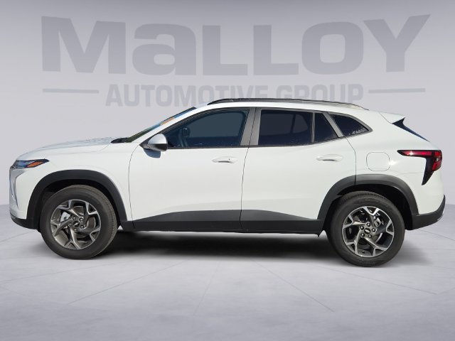 Used 2026 Chevrolet Trax LT w/ LT Convenience Package FWD image 2