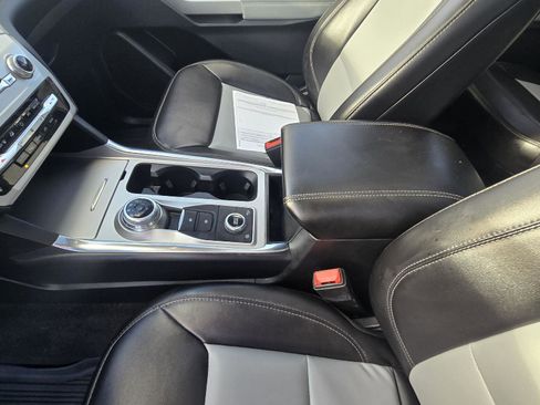 Used 2022 Ford Explorer XLT w/ Equipment Group 202A image 13