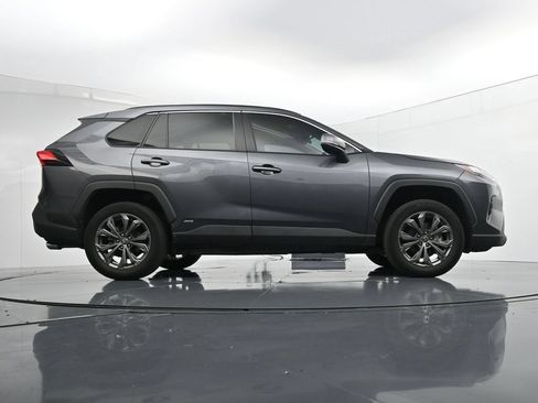Used 2022 Toyota RAV4 XLE Premium AWD/4WD image 31