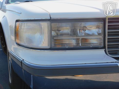 Used 1995 Cadillac Fleetwood Brougham RWD image 36