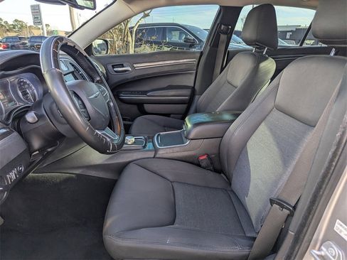 Used 2018 Chrysler 300 Touring w/ Sport Appearance Package image 13