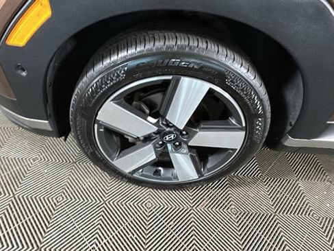 Used 2024 Hyundai Santa Fe Limited FWD image 9