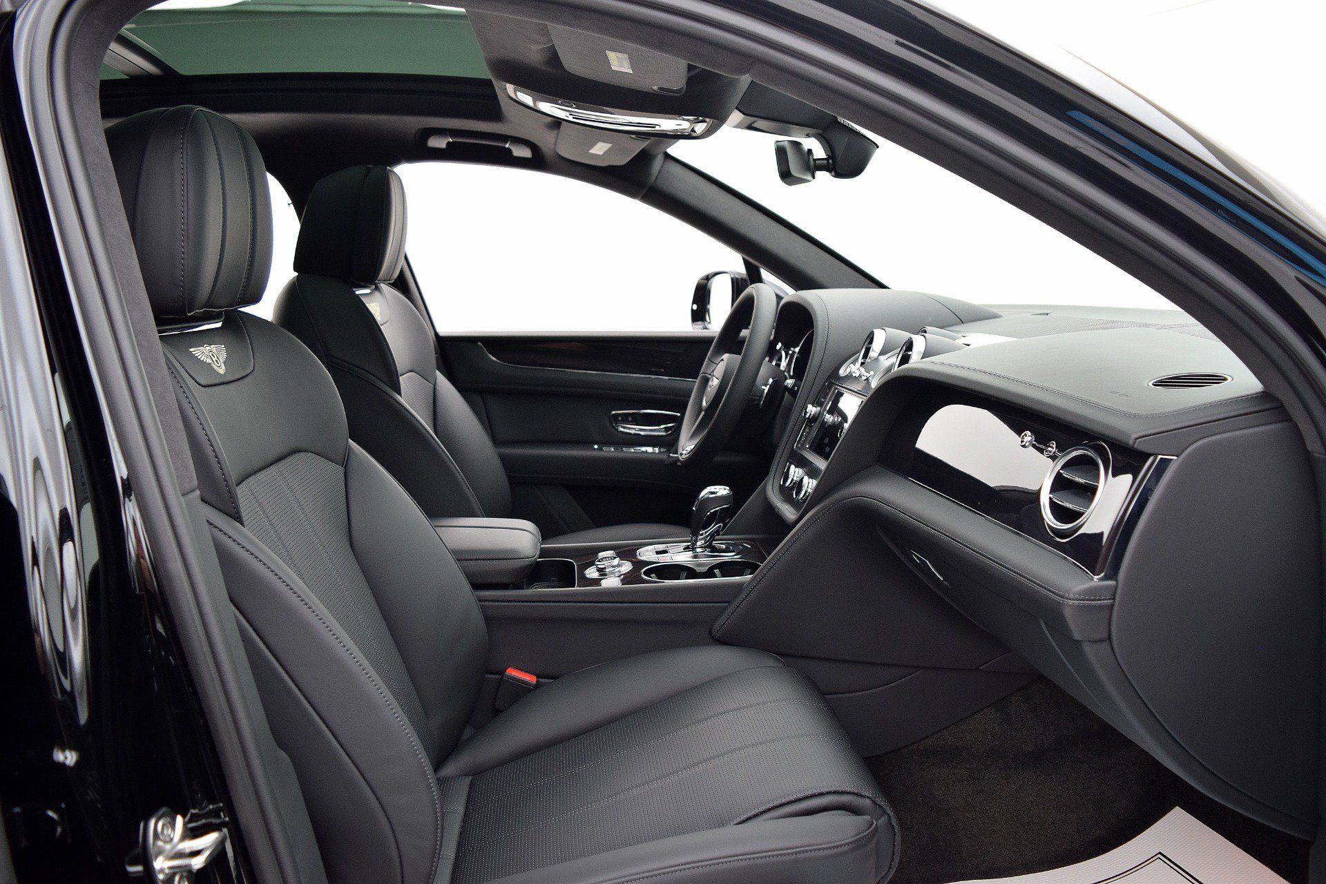 Certified 2019 Bentley Bentayga AWD/4WD image 30