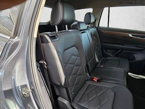 Used 2024 Volkswagen Atlas SE FWD image 16