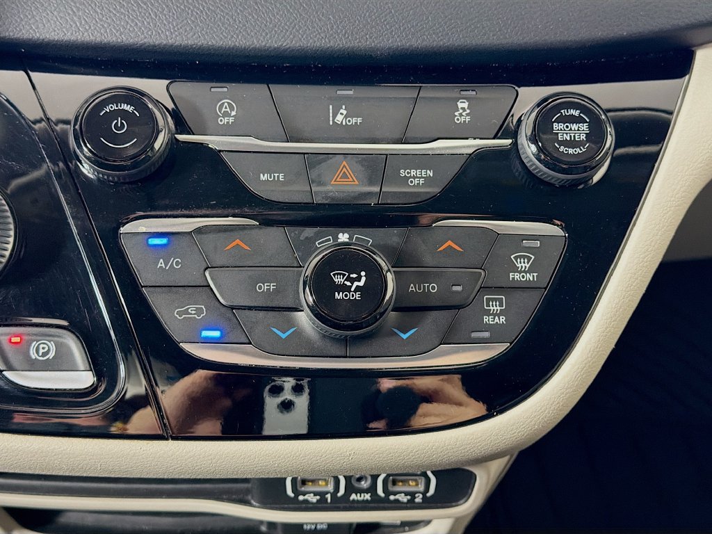 Used 2022 Chrysler Pacifica Touring-L FWD image 17