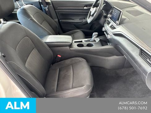 Used 2025 Nissan Altima 2.5 SV FWD image 16