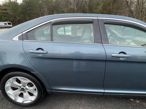 Used 2010 Ford Taurus SEL image 10