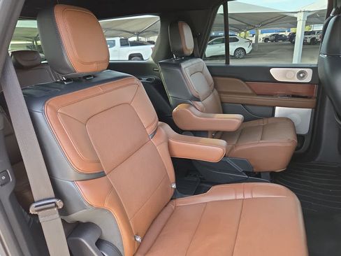 Used 2023 Lincoln Navigator Reserve AWD/4WD image 17