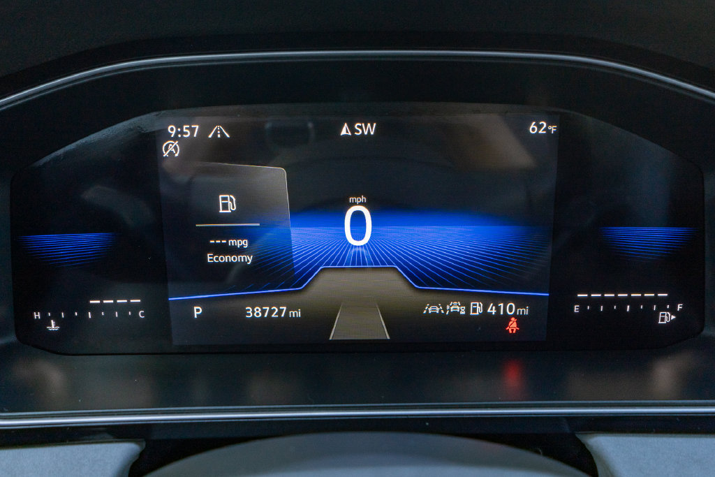 Used 2025 Volkswagen Jetta SE FWD image 3