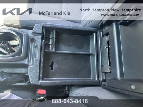 Used 2019 Toyota Tacoma TRD Sport AWD/4WD image 27