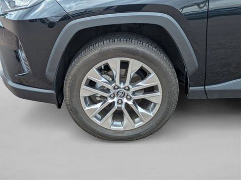 Used 2019 Toyota RAV4 Limited image 22