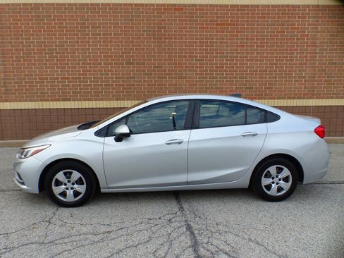 Used 2016 Chevrolet Cruze LS FWD image 6