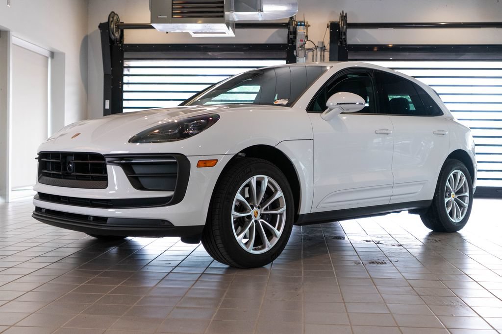 Certified 2026 Porsche Macan AWD/4WD image 1