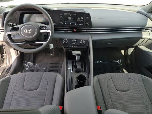 Used 2025 Hyundai Elantra SE FWD image 12