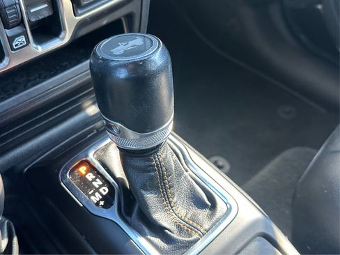 Used 2022 Jeep Wrangler Unlimited Sahara image 40