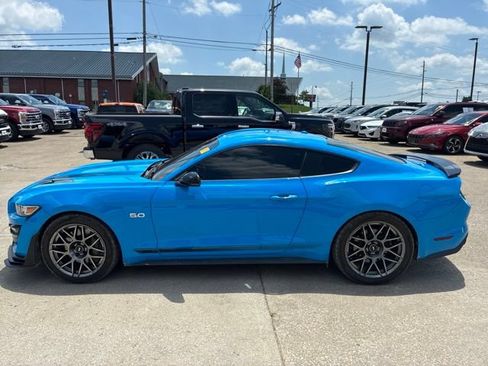 Used 2017 Ford Mustang GT Premium w/ Equipment Group 401A RWD image 4
