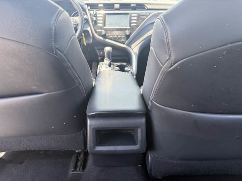 Used 2018 Toyota Camry SE FWD image 12