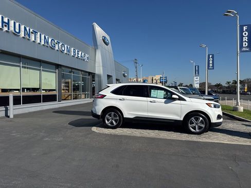 Used 2024 Ford Edge SEL w/ Convenience Package image 3