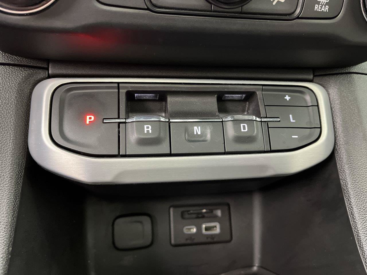 Certified 2022 GMC Acadia SLT w/ Elevation Edition AWD/4WD image 29
